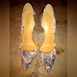 New Shoe Dazzle Annakay Size 11 Beige Navy Floral Stiletto Pump Heels